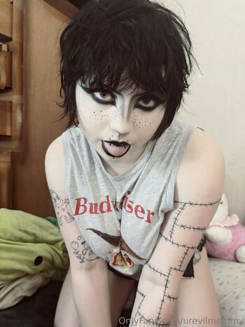 Raven / urevilmommy nude photo #6