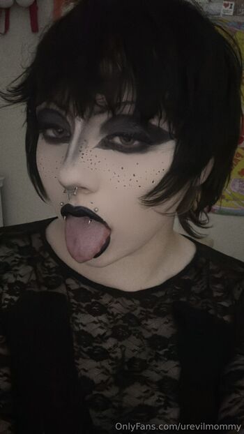 Raven / urevilmommy nude photo #7