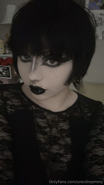 Raven / urevilmommy nude photo #8