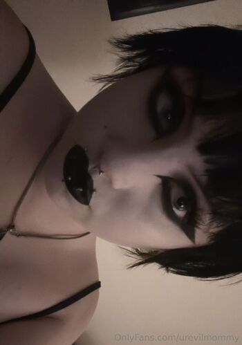 Raven / urevilmommy nude photo #13