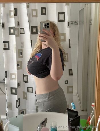 urfavegirluwu nude photo #12