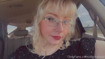 urfavegirluwu nude photo #15