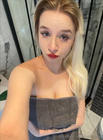 𝓐𝓷𝓷𝓪 𝓥𝓪𝓵𝓮𝓷 / valenann nude photo #15