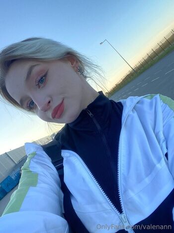 𝓐𝓷𝓷𝓪 𝓥𝓪𝓵𝓮𝓷 / valenann nude photo #25
