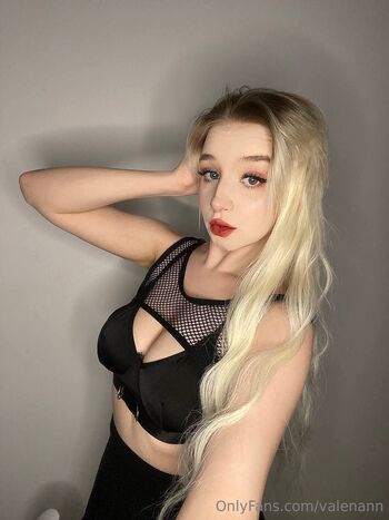 𝓐𝓷𝓷𝓪 𝓥𝓪𝓵𝓮𝓷 / valenann nude photo #38