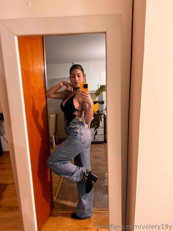 Valery / valery19y nude photo #11