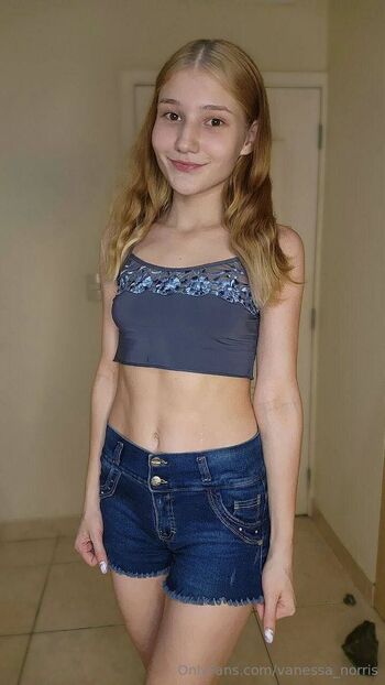 𝒱𝒶𝓃𝑒𝓈𝓈𝒶 𝒩𝑜𝓇𝒾𝓈𝓈 / vanessa_norris nude photo #14