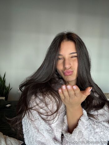 Vaness / vanessarizzo nude photo #19