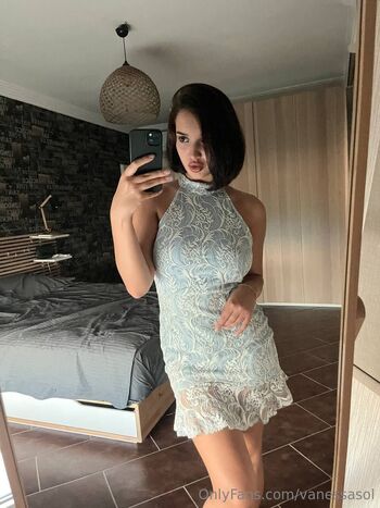 Vanessa / vanessasol nude photo #1