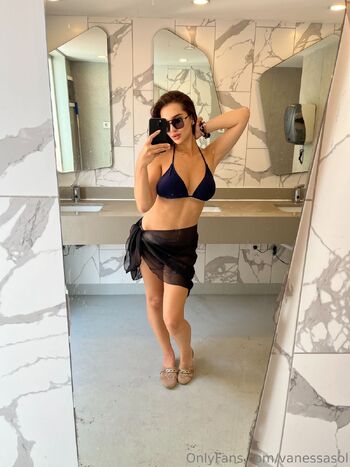 Vanessa / vanessasol nude photo #15