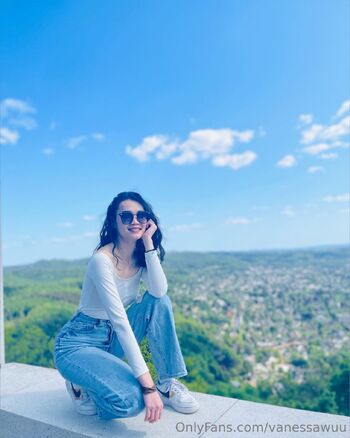 Vanessa / vanessawuu nude photo #5