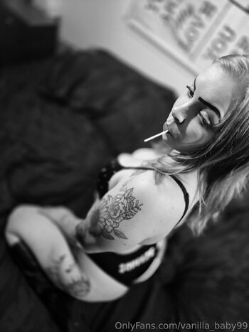 Savy / vanilla_baby99 nude photo #15