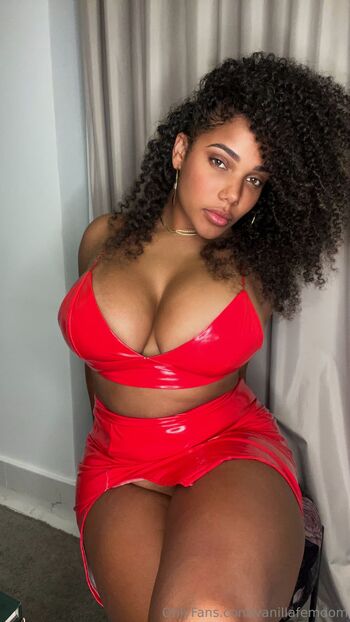 Curvy BBW Femdom Findom Vanill / vanillafemdom / misskixxy nude photo #3