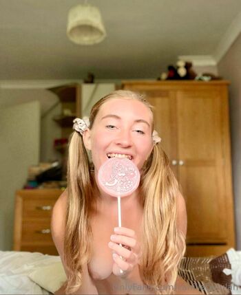 Your Favourite English Girl / vanillatallulah nude photo #7