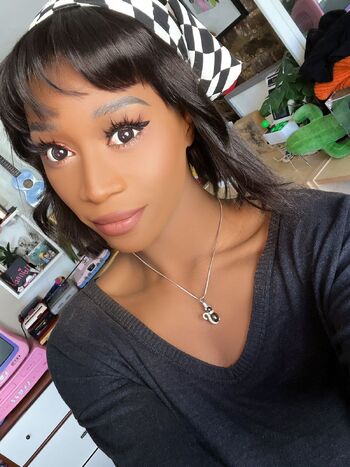 Vannial / vanniall nude photo #9