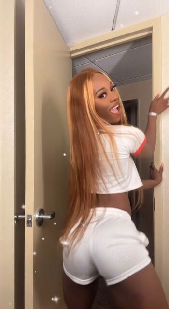 Vannial / vanniall nude photo #22