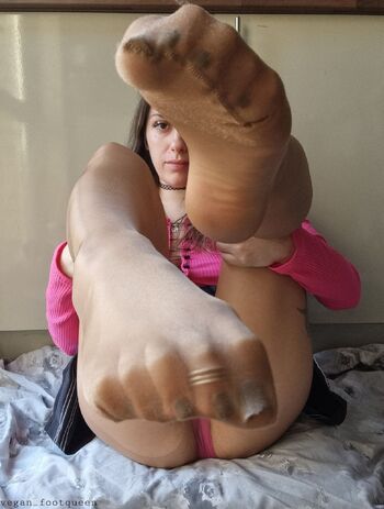VEGAN FOOTQUEE / veganfootqueen nude photo #18