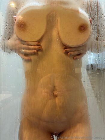 Velvet Vibe / velvetvibesvv nude photo #8