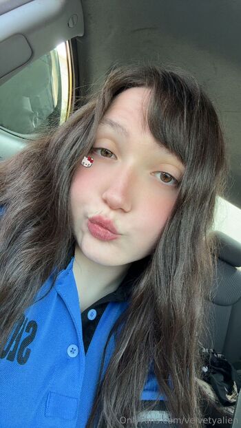 becc / velvetyalien nude photo #5