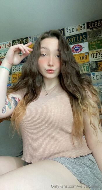 becc / velvetyalien nude photo #14