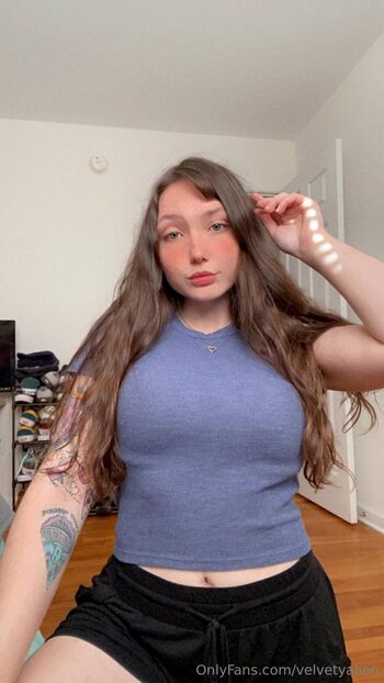 becc / velvetyalien nude photo #19