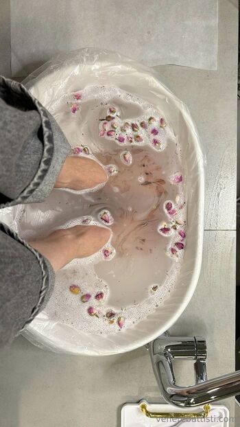 Claudia Surace / venere_battisti / claudiasuracee_ / claudiasuracee nude photo #30