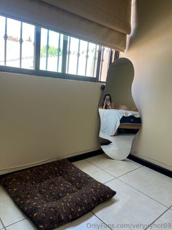 Karen / veryyyhot69 nude photo #5