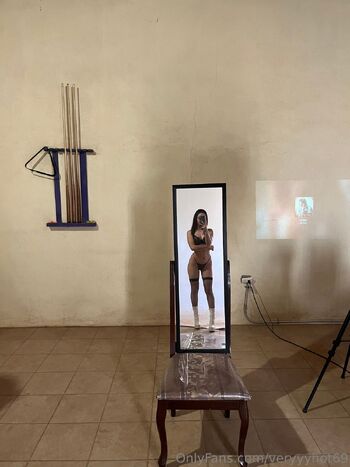 Karen / veryyyhot69 nude photo #6