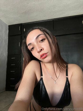 Karen / veryyyhot69 nude photo #15