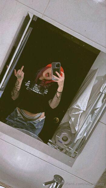 Vic / vicposting nude photo #9