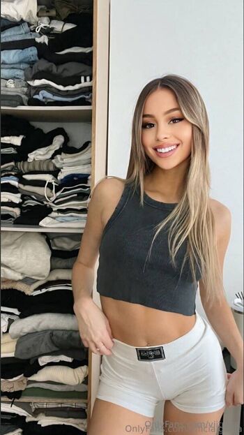 Stella Bloo / viitress nude photo #1