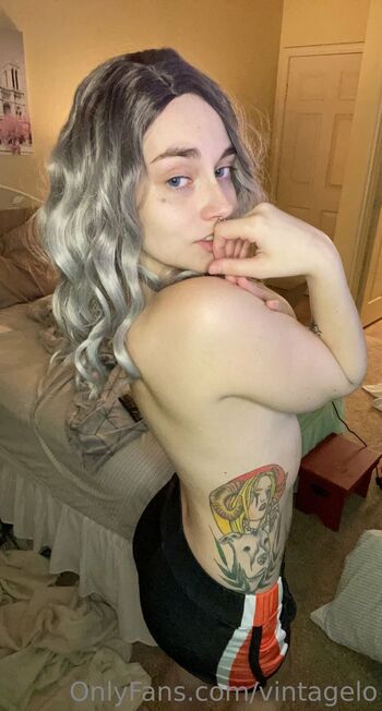 Nat / vintagelo nude photo #25