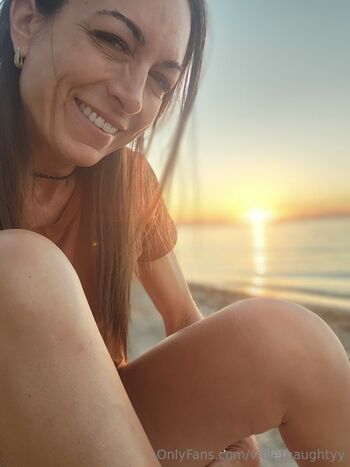 V I O L E T / violetnaughtyy / momm.yvioletxo / violet_baddi / violet.reel.naughtyy nude photo #1