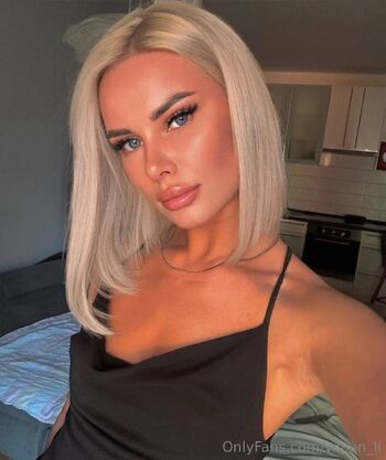 Vivian / vivian_li nude photo #22