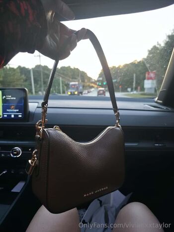 Vivian Taylo / vivianxxtaylor nude photo #1