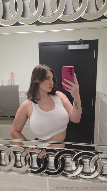 Vivian Taylo / vivianxxtaylor nude photo #5