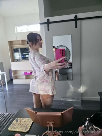 Vivian Taylo / vivianxxtaylor nude photo #8