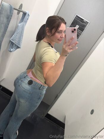Vivian Taylo / vivianxxtaylor nude photo #10