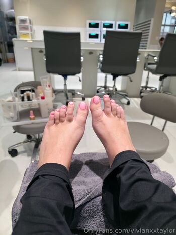 Vivian Taylo / vivianxxtaylor nude photo #12