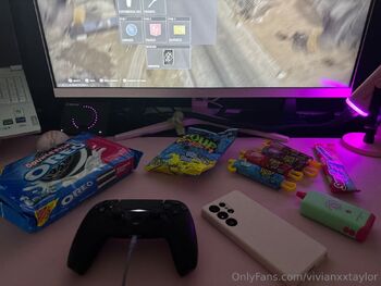 Vivian Taylo / vivianxxtaylor nude photo #13