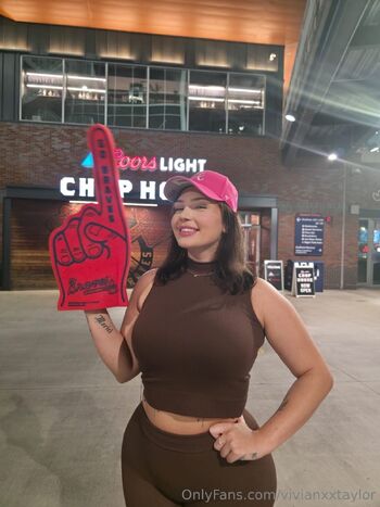 Vivian Taylo / vivianxxtaylor nude photo #24