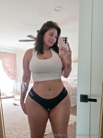 Vivian Taylo / vivianxxtaylor nude photo #26
