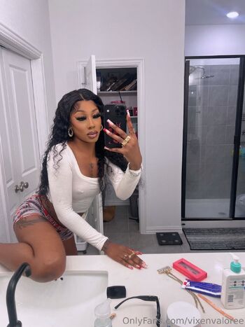 VaLore Vixen / vixenvaloree / drippynyahh / vixenvalore nude photo #5