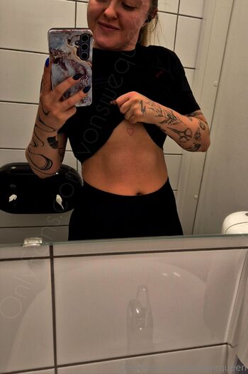 VonSweQuee / vonswequeen nude photo #16