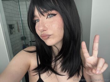 sarra / waifubear nude photo #1