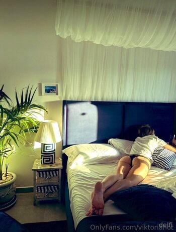 Delfina / wifeydelfi nude photo #3