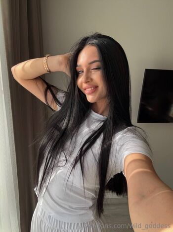 𝓚𝓪𝓻𝓲𝓷𝓪 𝓛𝓾𝓼𝓽 / wild_goddess nude photo #2