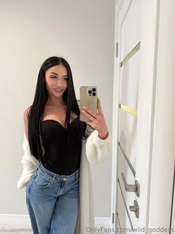 𝓚𝓪𝓻𝓲𝓷𝓪 𝓛𝓾𝓼𝓽 / wild_goddess nude photo #5