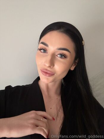 𝓚𝓪𝓻𝓲𝓷𝓪 𝓛𝓾𝓼𝓽 / wild_goddess nude photo #14