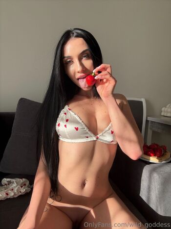 𝓚𝓪𝓻𝓲𝓷𝓪 𝓛𝓾𝓼𝓽 / wild_goddess nude photo #30